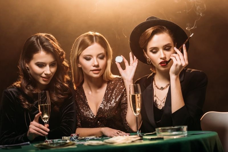 free 100 platform interface showing live casino and sports betting on a mobile phone